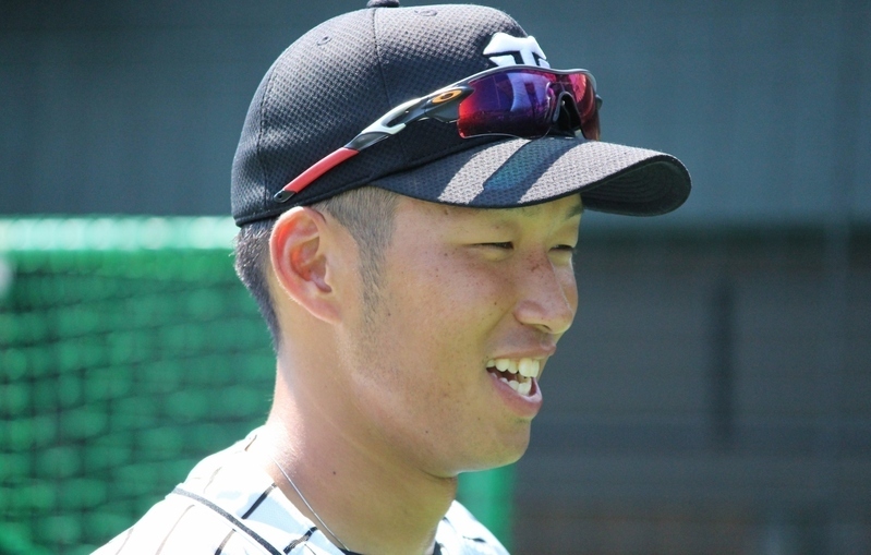 先週の野球教室で笑顔を見せる西田選手。山形では打撃好調！巻き返しの8月に。