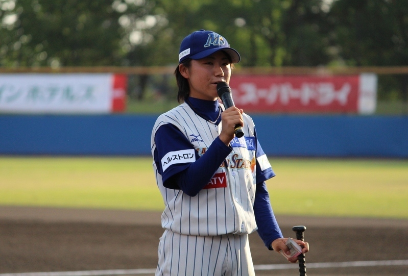 ナックル姫・吉田えり投手は、試合前のイベントで司会担当でした。