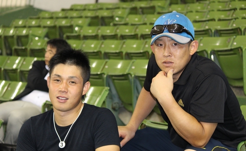 完封勝利のバッテリー。水田選手(右)と寺岡投手。