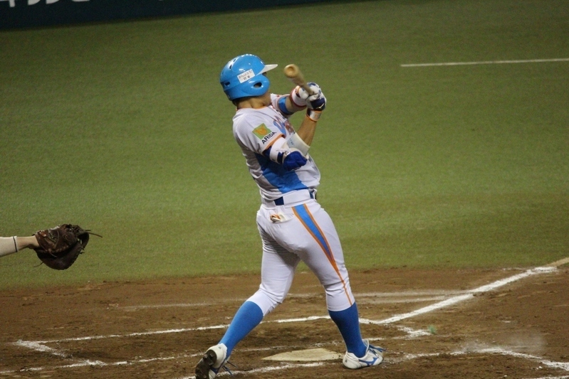 平井選手の内野安打と3連続タイムリーで勝ち越し。