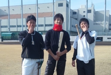 これは2012年の鳴尾浜自主トレ。右から穴田選手、中谷選手、阪口選手。