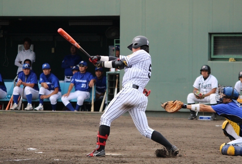 暴投で1点差となり2死二、三塁で陽川選手が逆転の三塁打！