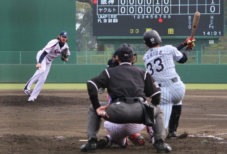 しかし陽川選手に続き西田選手も空振り三振で「直球投げてと言うてください！」と。