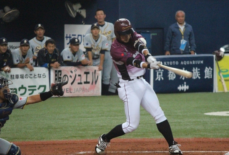 藤井選手の第1打席は空振り三振でした。