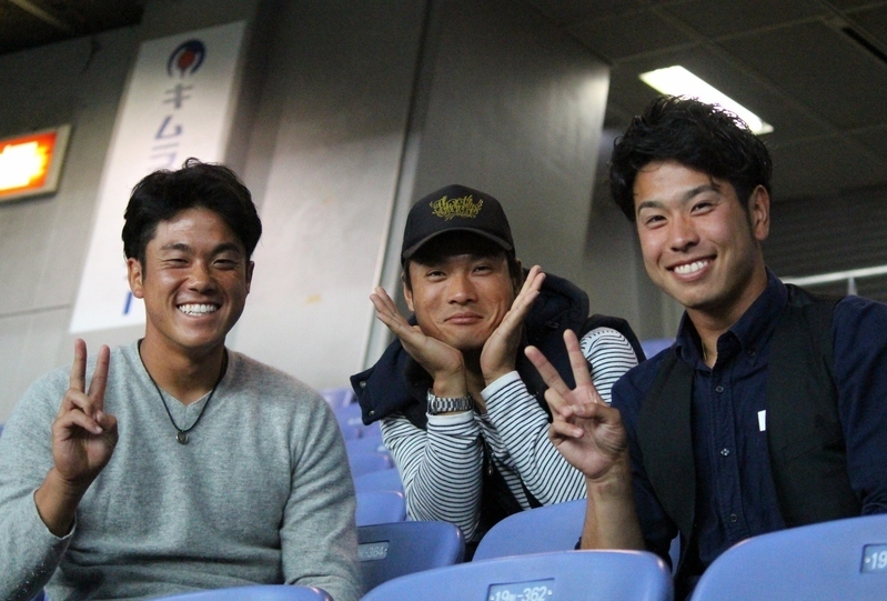 左から、パナソニックの阪口哲也選手、藤井健選手、花岡竜也投手。