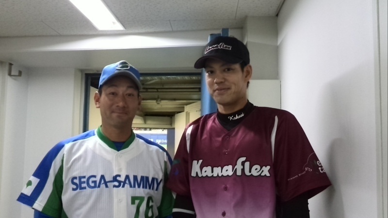 セガサミーの前田忠節コーチ(左)と藤井宏政選手。
