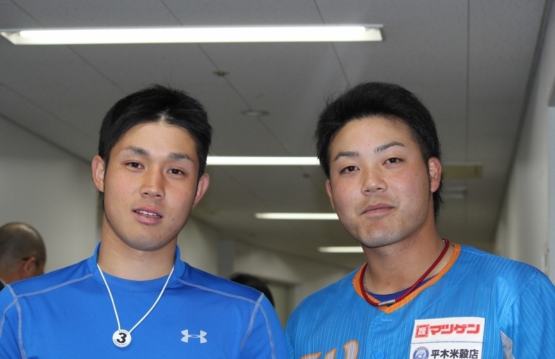 穴田選手(右)と寺岡投手。この2人を含め、同級生軍団で来年リベンジです！
