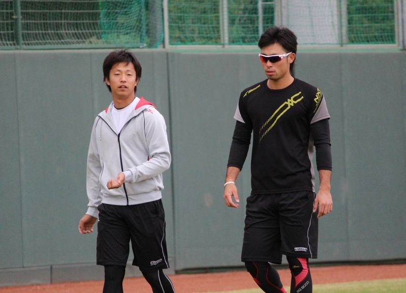 昨年の秋、江越選手(右)とジョギングをする島本投手。この2人も同い年ですね。