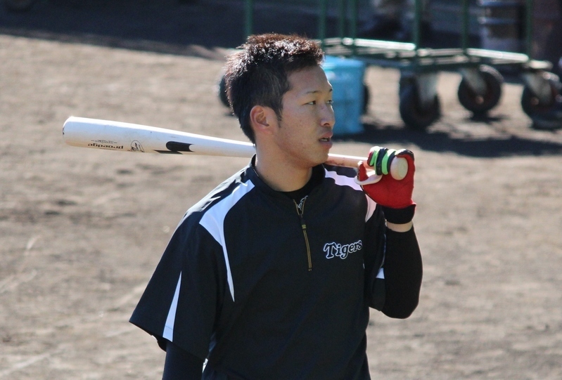 キャンプ第1クール、ティーバッティング中の西田選手。