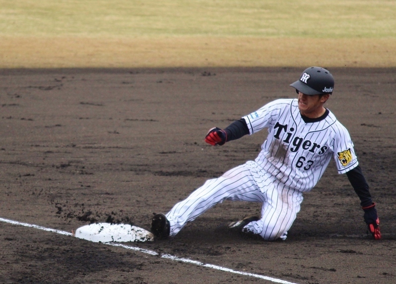 板山選手は4回、陽川選手の中前タイムリーで一塁から三塁へ。