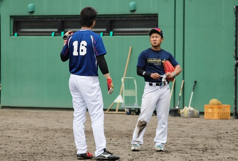 練習の入れ替え時、福井の木下裕揮選手と立ち話。彼も大阪出身の同級生です。