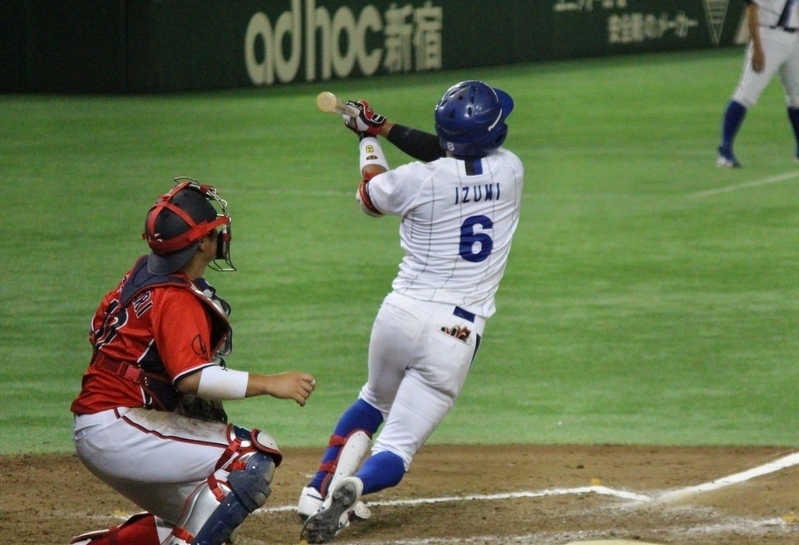 9回1死から横田選手が右前打、泉選手(写真)が左中間二塁打！