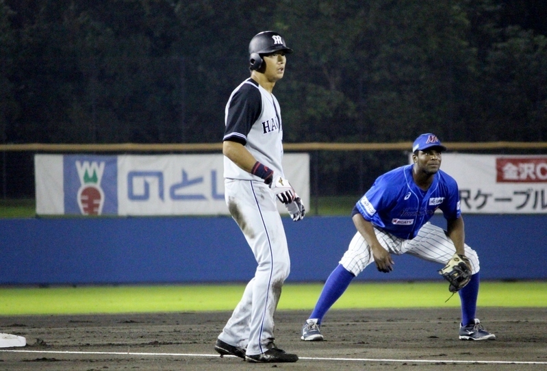 2回、先頭で右前打し、盗塁とタッチアップで三塁へ進んだ横田選手。