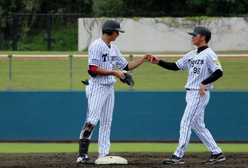 チーム初ヒットは5回、先頭の横田選手が左翼線二塁打。