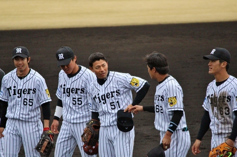 試合後の整列。3打点は伊藤隼選手(中央)と緒方選手(左)でした。