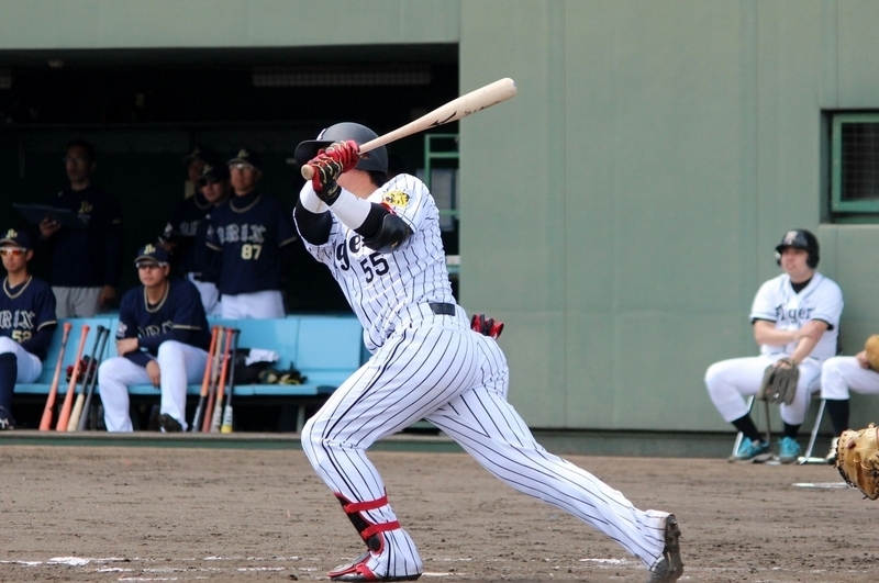 陽川選手は2回の左前打に続いて、4回は二塁打。