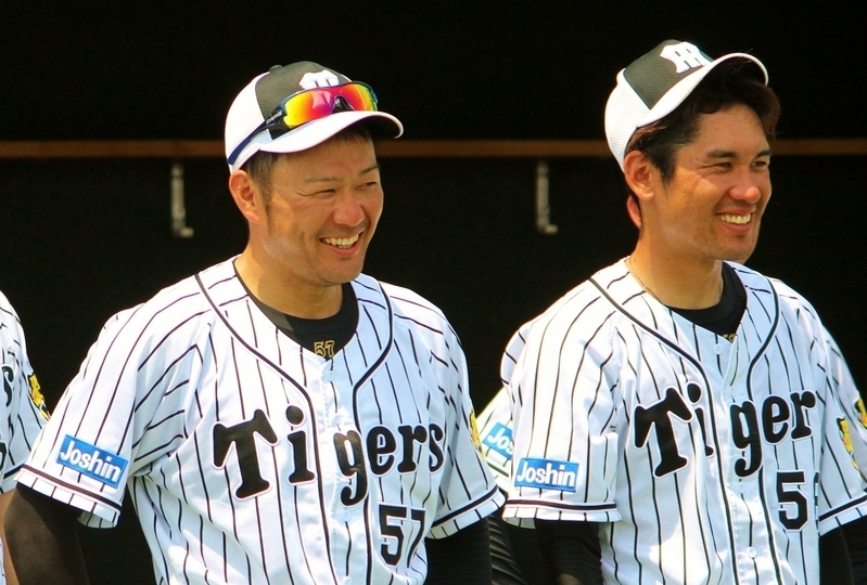 岡崎選手(左)と荒木選手も爆笑していました。