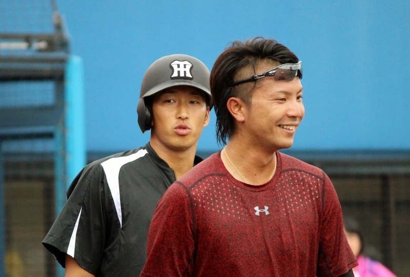 一二三選手(右)と久々に会って嬉しかったのか、気がつけば一緒にいる西田選手。