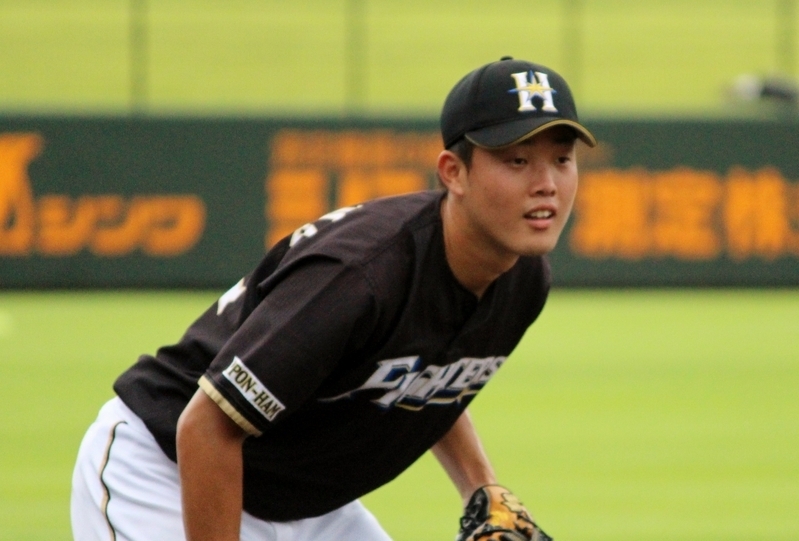 久々にサードで出場した高浜祐仁選手。守備練習でもニコニコです。