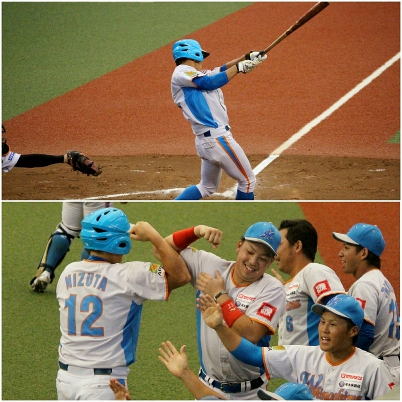 まだ4回、冨樫選手の二塁打で還った水田選手がベンチ前でエルボータッチ。