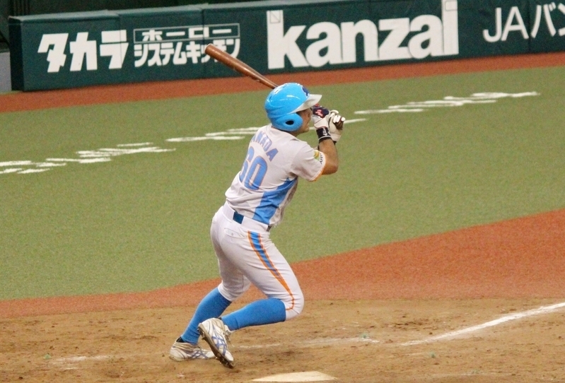 穴田選手、5回には先頭でライトへの二塁打。