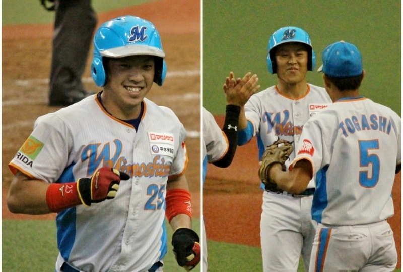 生還した岸選手(左)と4回が終わって戻る平井選手(右)、ともに笑顔です。