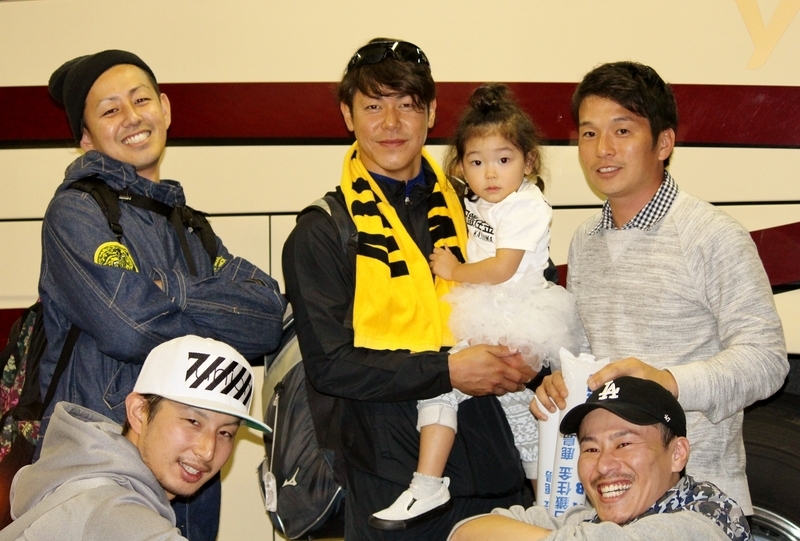 その“優しい”チームメイトは…後列が曲田さん(左)、小畑さん(右)、前列は森さん(左)、松本さん(右)。曲田さんが1つ後輩で他は同級生です。