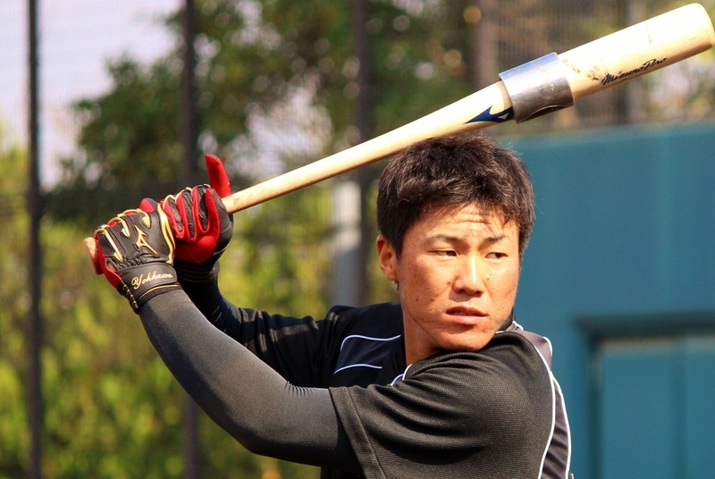 フェニックスリーグの試合前練習、ティー打撃をする陽川選手です。