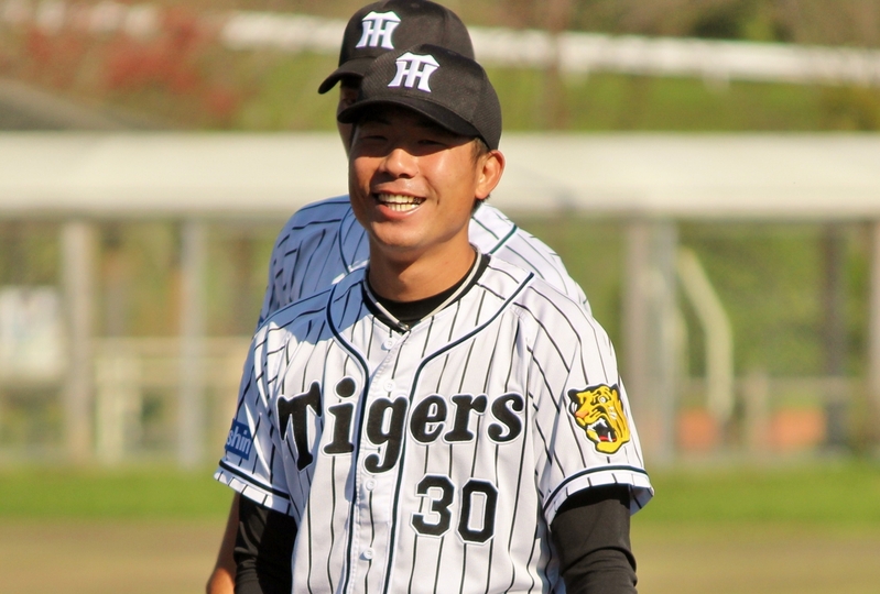 阪神タイガース 石崎剛投手着用 半袖ウインドブレーカー XOサイズ 阪神タイガース 石崎剛投手着用 半袖ウインドブレーカー XOサイズ