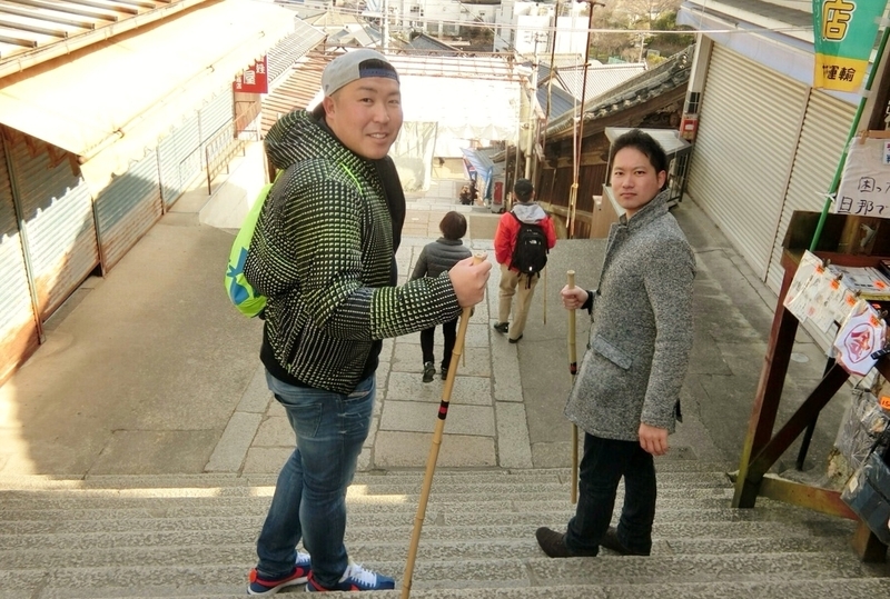 1年くらい前に金比羅さん参りをした時の写真(森田さん提供)。右が石原さんです。