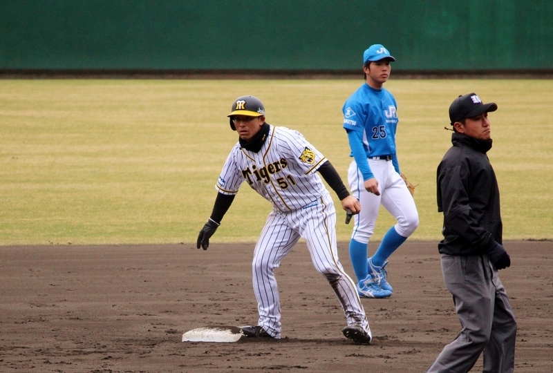 25日は盗塁を決め、このあとタイムリーで生還した伊藤隼選手。