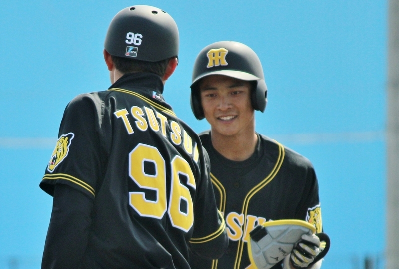 久々のヒットで、熊谷選手は一塁到達後もこの笑顔！