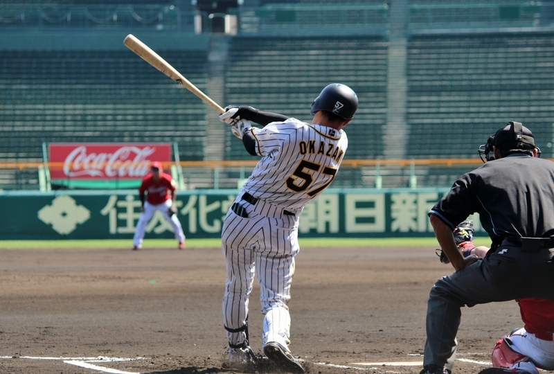 4回のタイムリーに続き、6回も二塁打を放った岡崎選手。