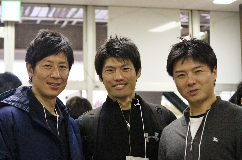 写真は2014年ですが、2003年当時は4年目だった的場さん(左)、2年目の喜田さん(中)、ルーキーだった林威助さん(右)。