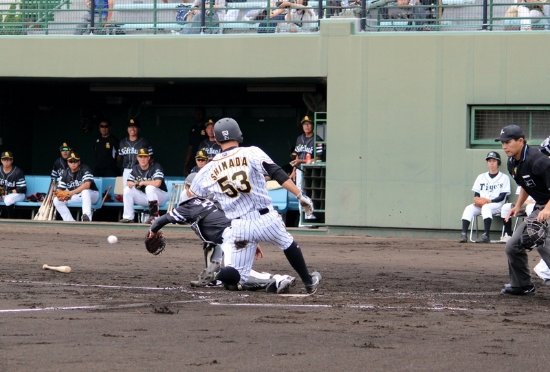 熊谷選手のタイムリーで島田選手が二塁から生還。