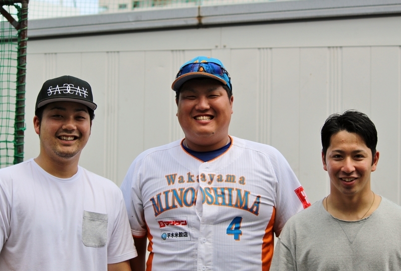 西近畿予選にて。穴田さんと同じく昨年で引退した高橋道岳さん(右)、期待の大型新入・小川大樹選手(中)、負けないくらい大きくなった？穴田さん(左)。