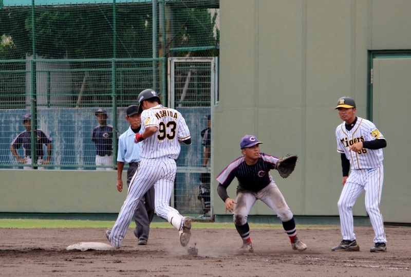 西田選手は降り逃げで一塁へ。ちなみに4回は盗塁も決めました！