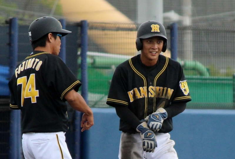 24日は途中出場ながら、左打席で2安打の熊谷選手です。好走塁で三塁へ到達して笑顔。