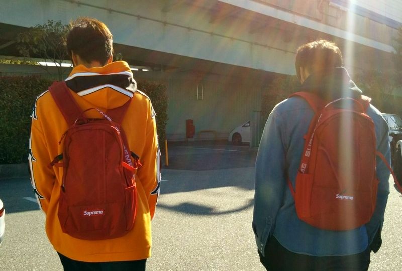これは3月に撮った同期入団の松田投手(右)と西田選手。「お揃いのリュックです！」とのことでした。