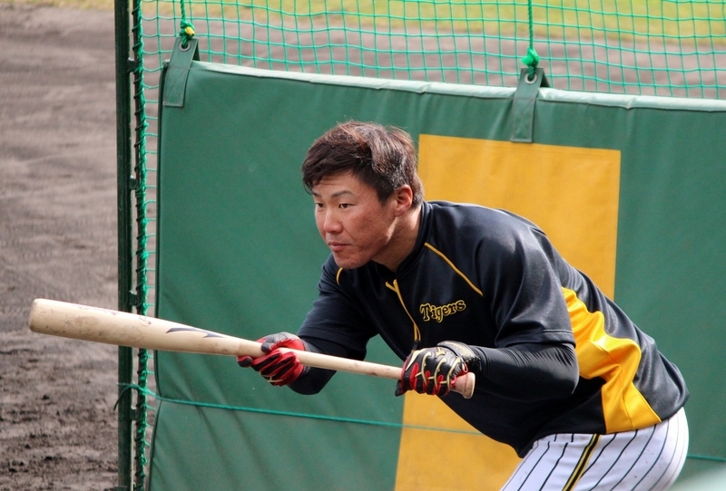 陽川選手、2019年の“安芸1号”は次の試合に持ち越しですね。これは9日のバント練習。