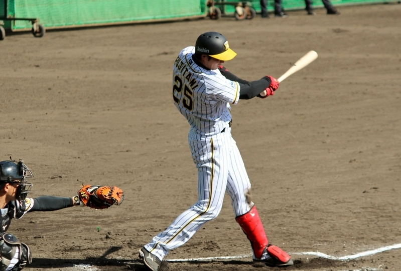 秋山投手からは左前打の藤谷選手。写真は3打席目の一飛です。ちなみに12日はバースデーでした！