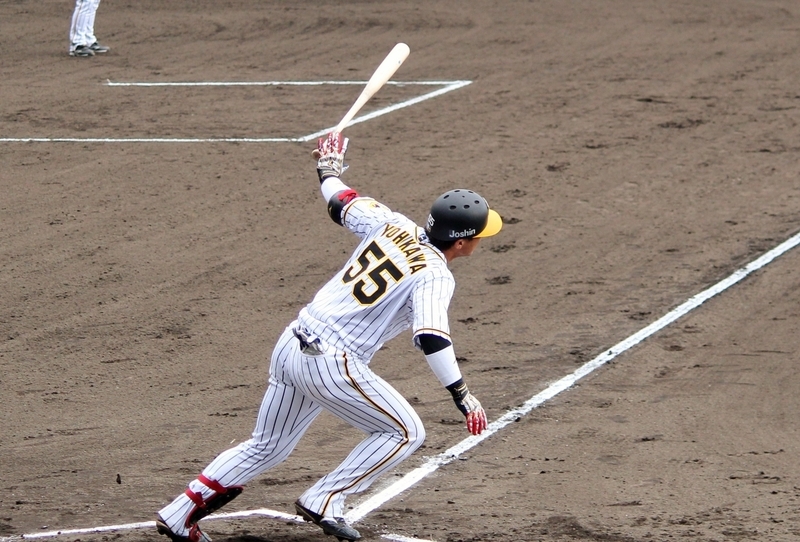 陽川選手は1打席目で左前打を放っています。