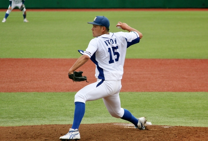 2日、都市対抗の北関東2次予選で投げる伊藤投手。