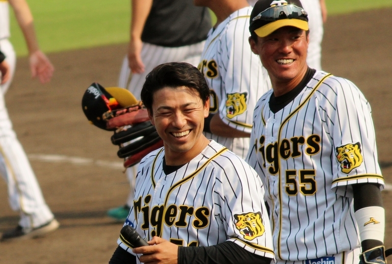してやったり？の伊藤隼選手(左)。大笑いしていた陽川選手(右)もヒーロー級の活躍でした。