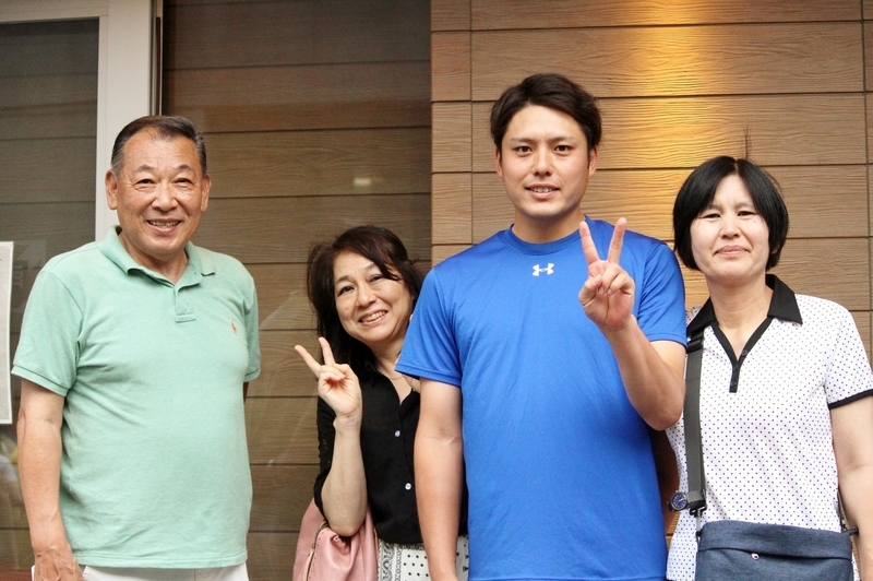 こちらは帝京OB。右側が島田選手とお母さん、左は園田選手のご両親です。