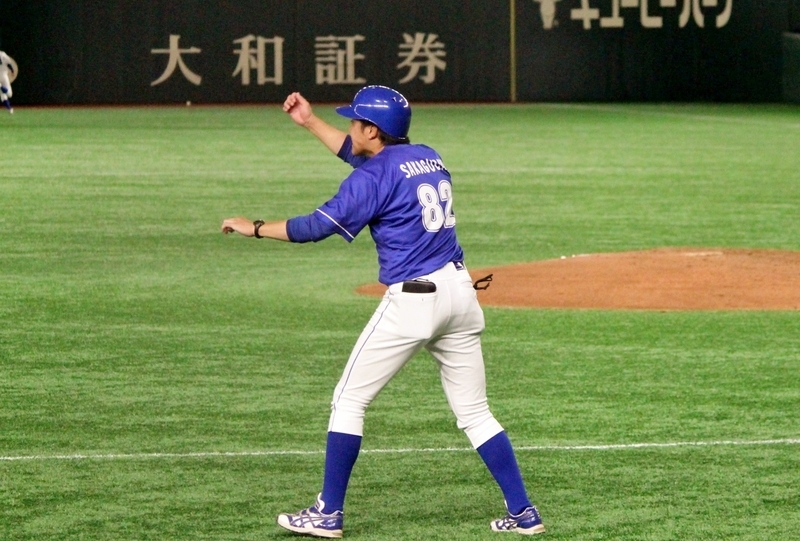 ※6回2死二塁で坂田選手が二塁打！手を回す阪口コーチ。