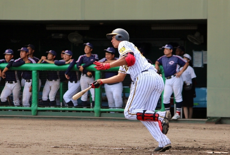 これは7日の大阪市立大戦で2点タイムリー二塁打を放った藤谷選手です。