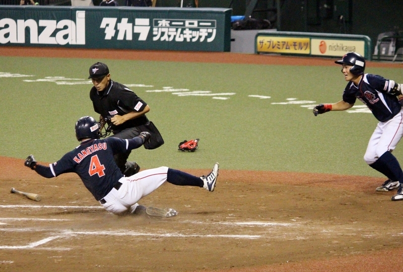 7回、松下選手の三塁打で一塁走者の金安選手も生還！