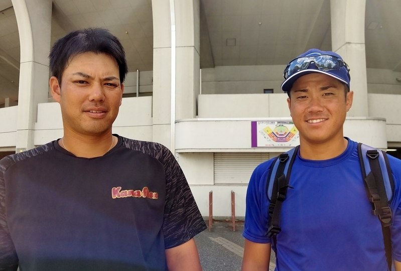 ※冒頭は試合中の2人で、これは試合後に先輩と後輩に戻った藤井コーチ(左)と阪口コーチ(右)。