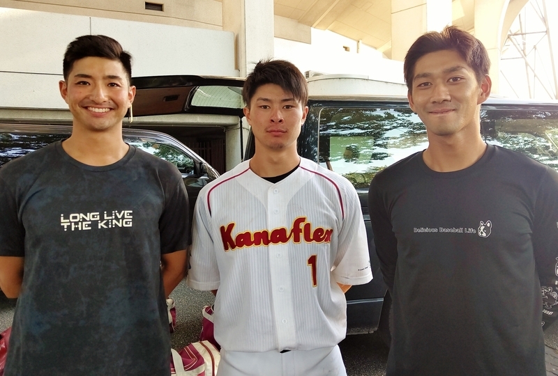 左から澤田選手、新宅選手、藤田選手のルーキートリオ。9月8日の試合後です。